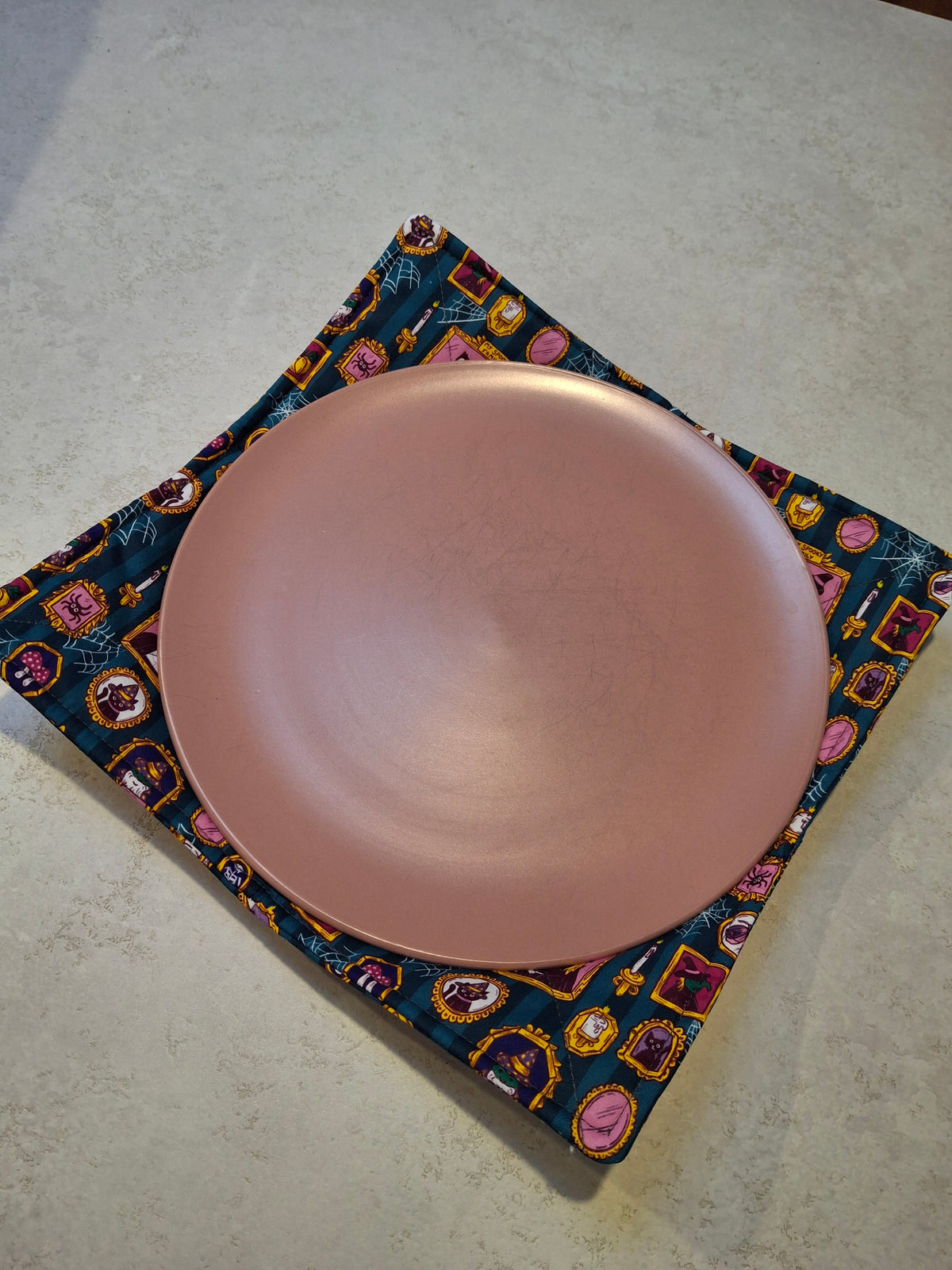 Halloween pictures plate cosy