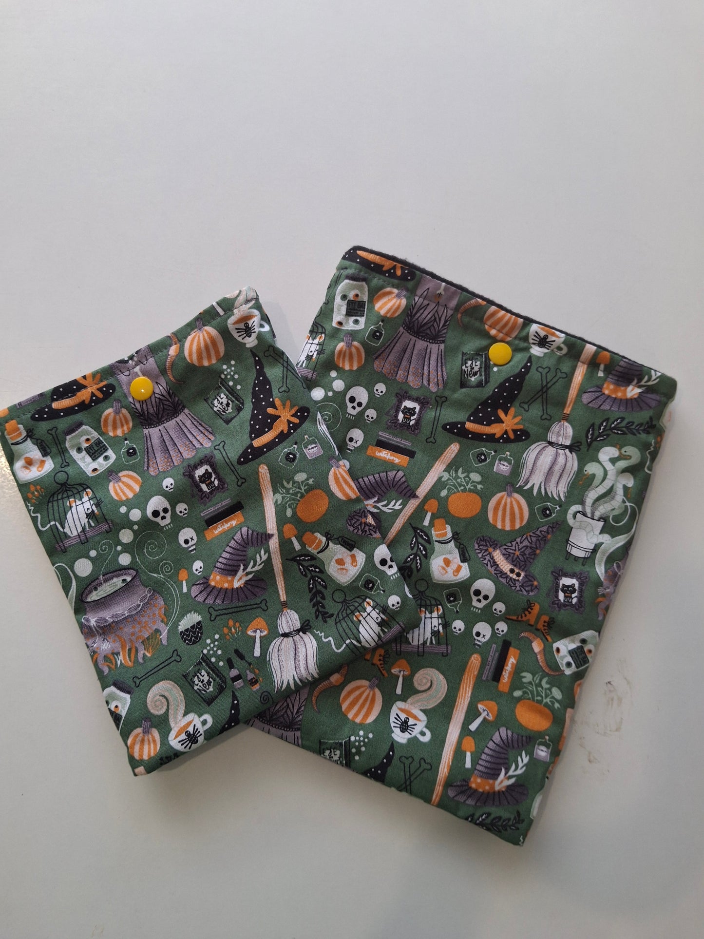 Halloween witchy vibes E-Reader/Book Sleeve