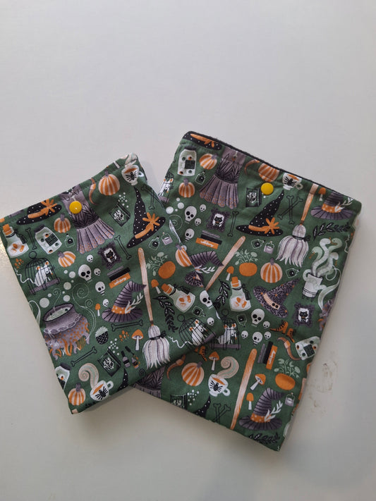 Halloween witchy vibes E-Reader/Book Sleeve