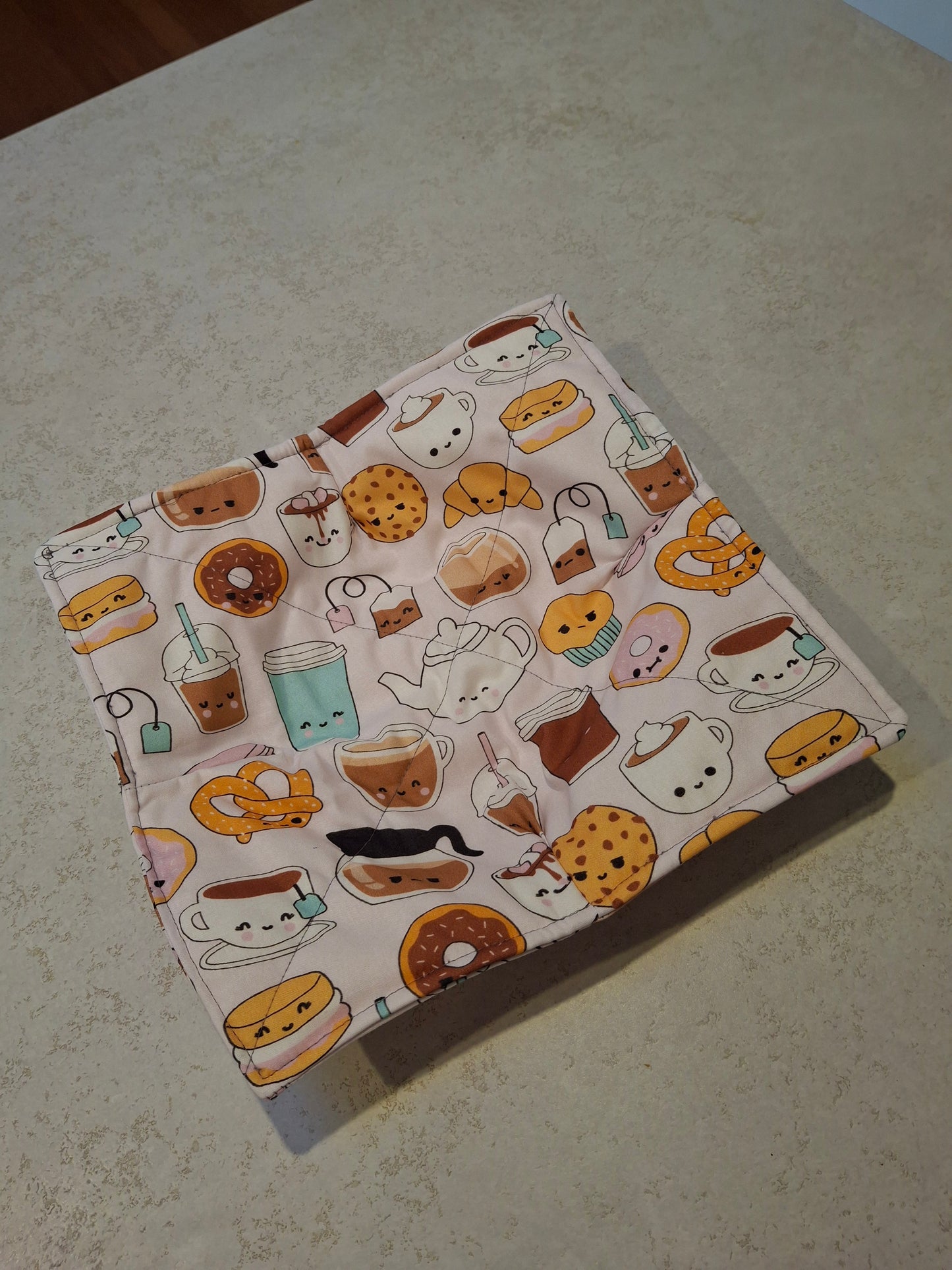 Coffee and cake plate cosy