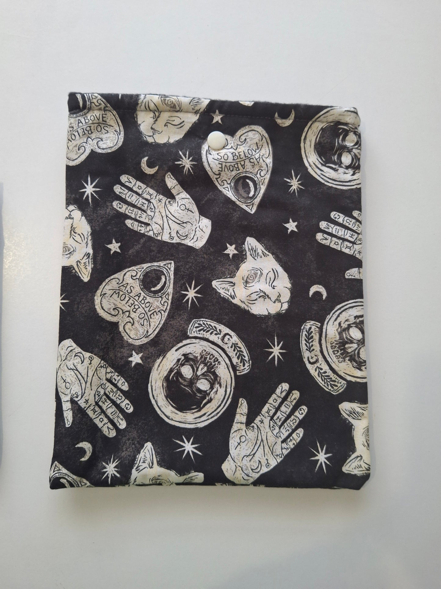 Witchy vibes E-Reader/Book Sleeve