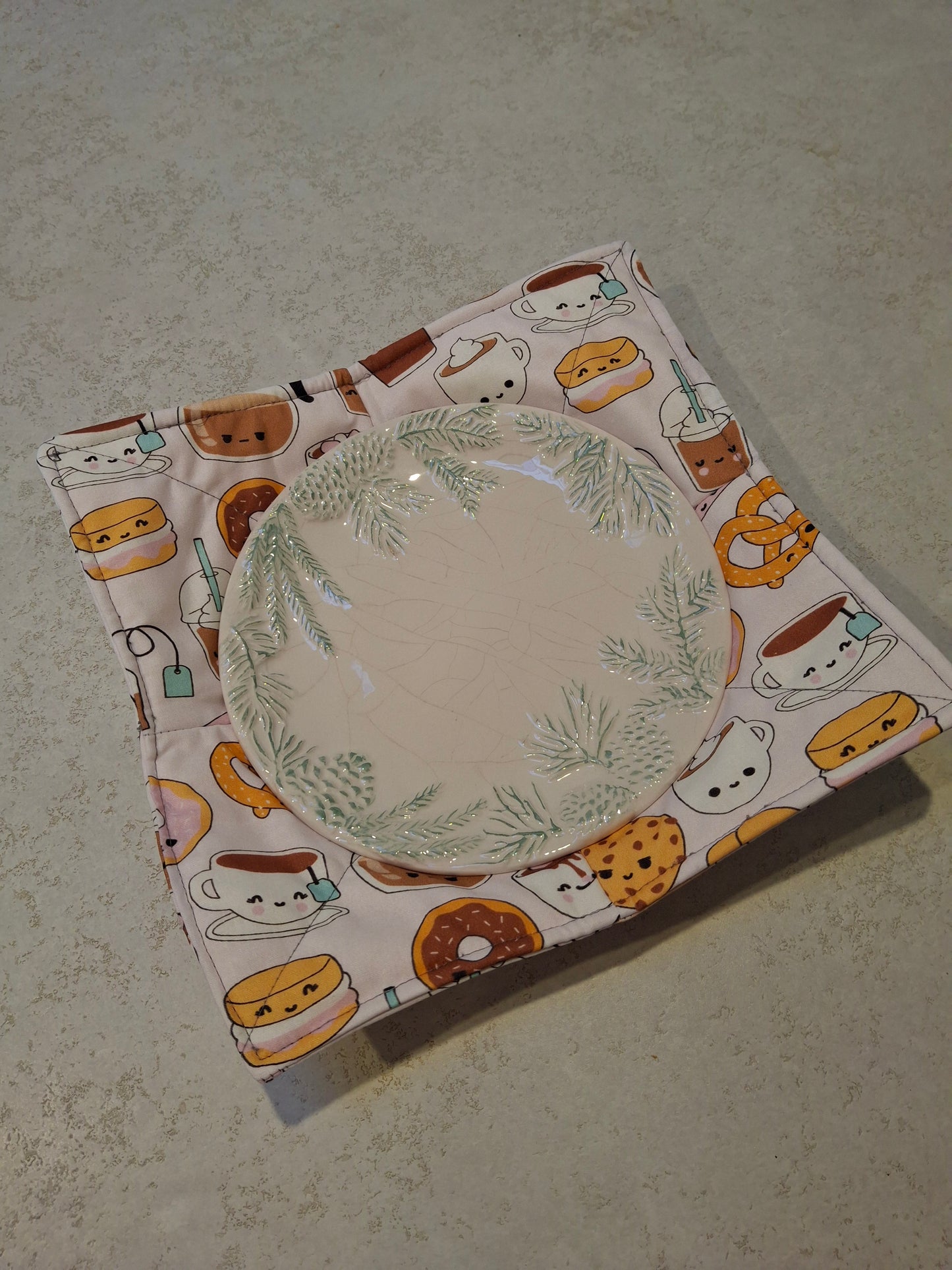 Coffee and cake plate cosy