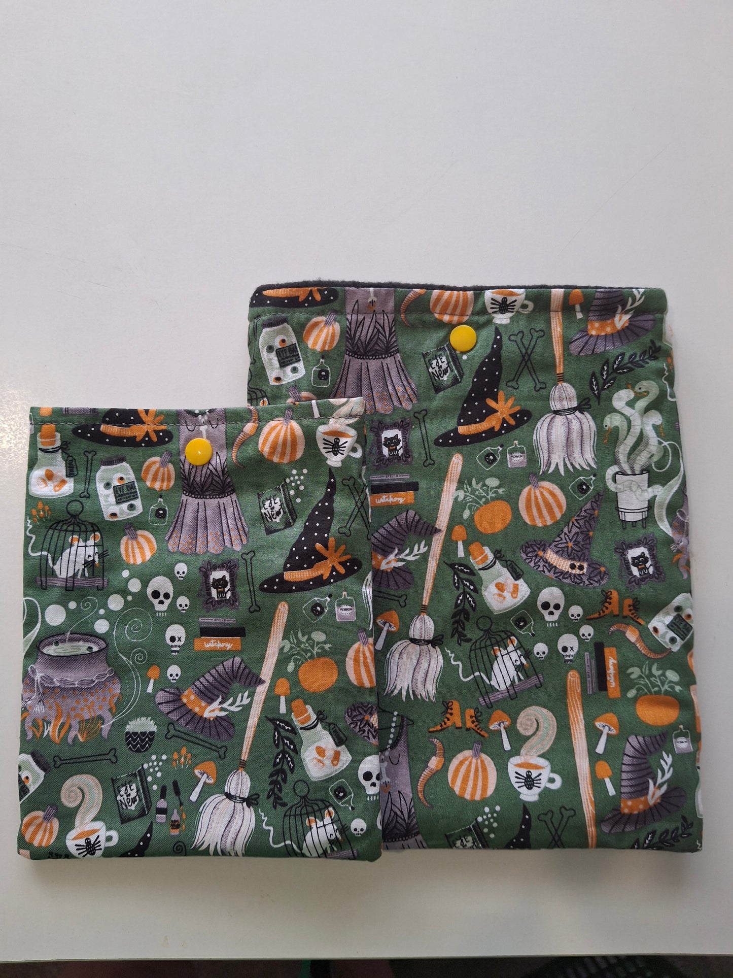 Halloween witchy vibes E-Reader/Book Sleeve