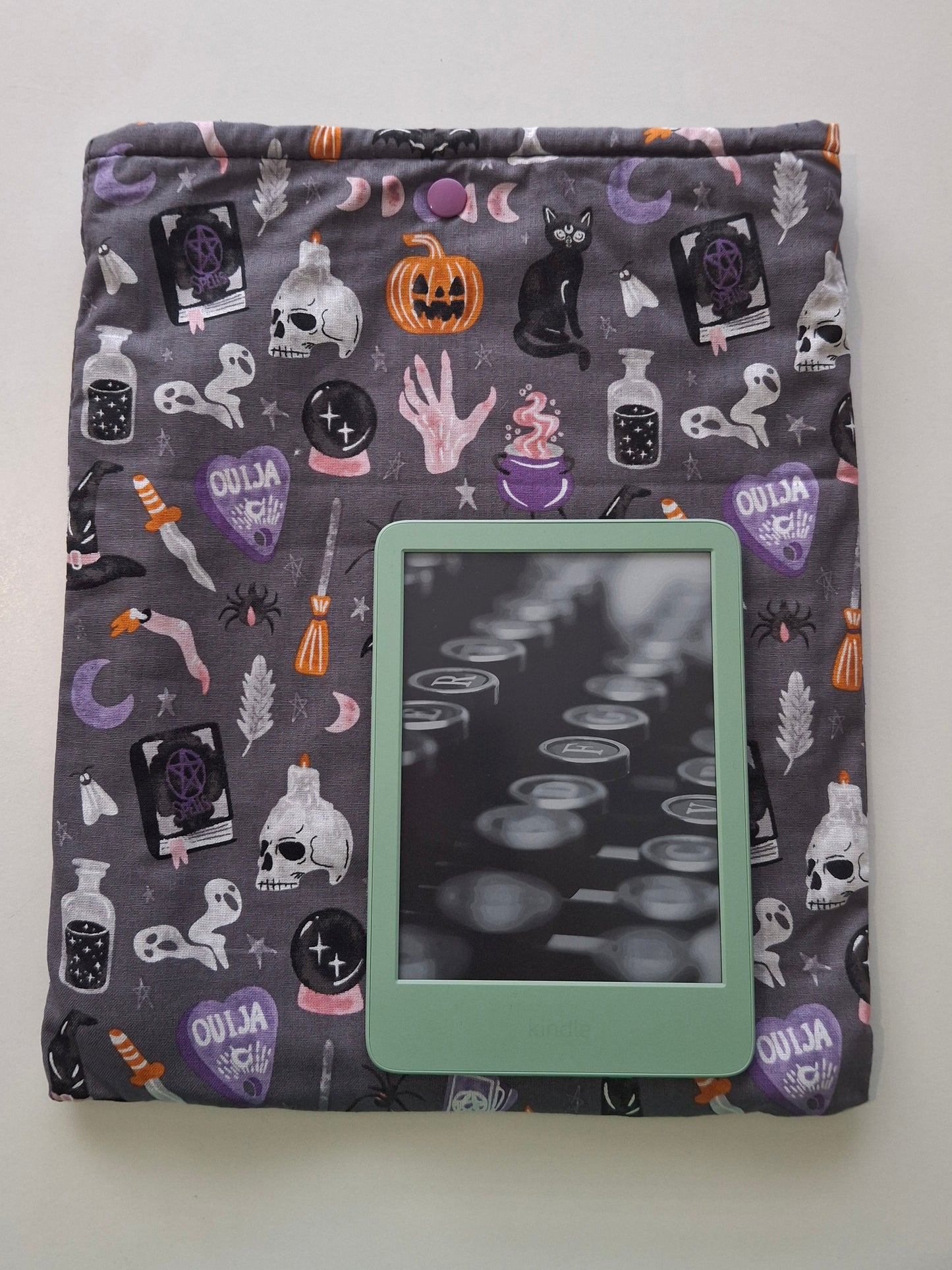 Spooky Halloween Witchy vibes E-Reader/Book Sleeve