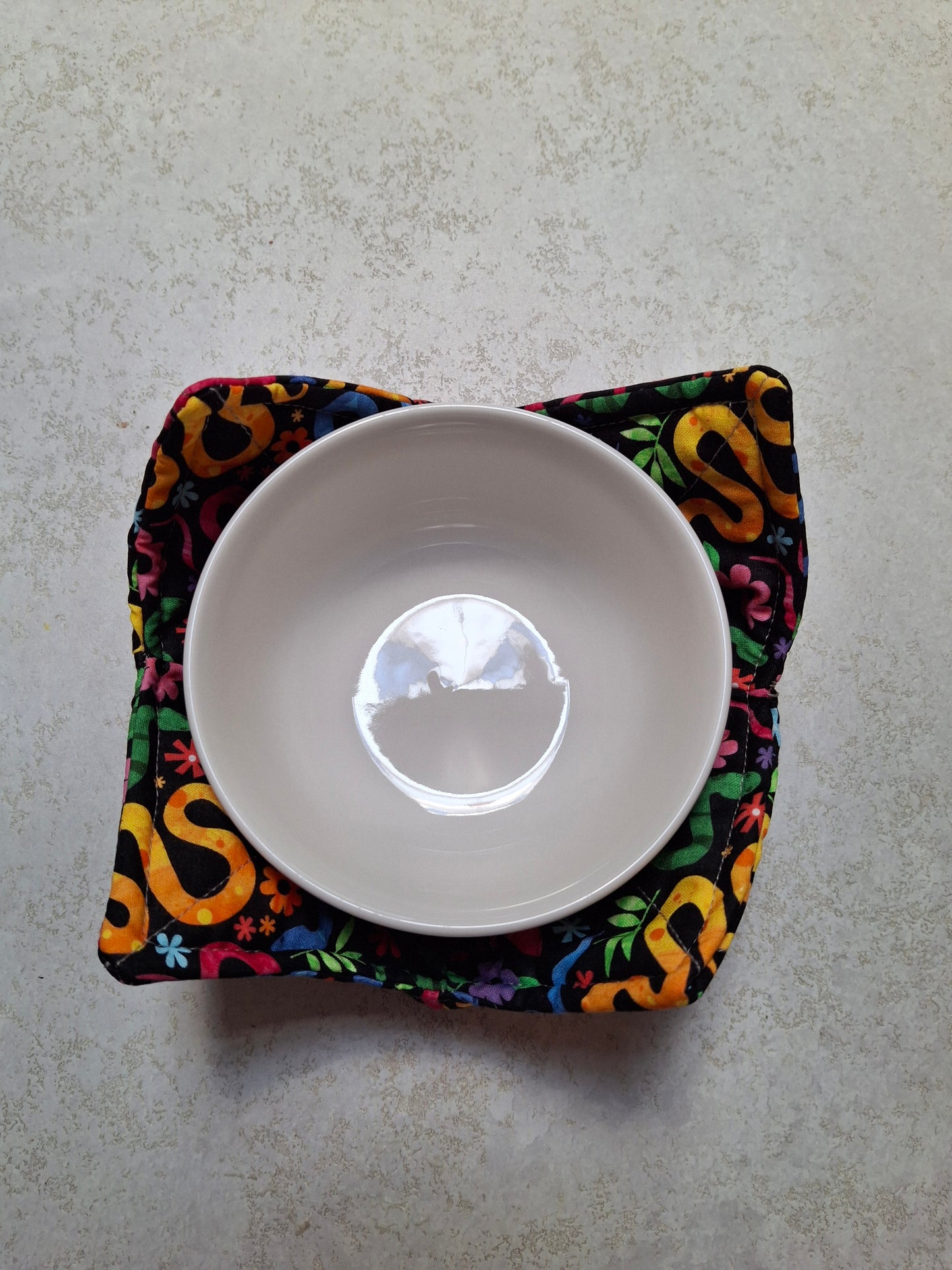 Snakes bowl cosy