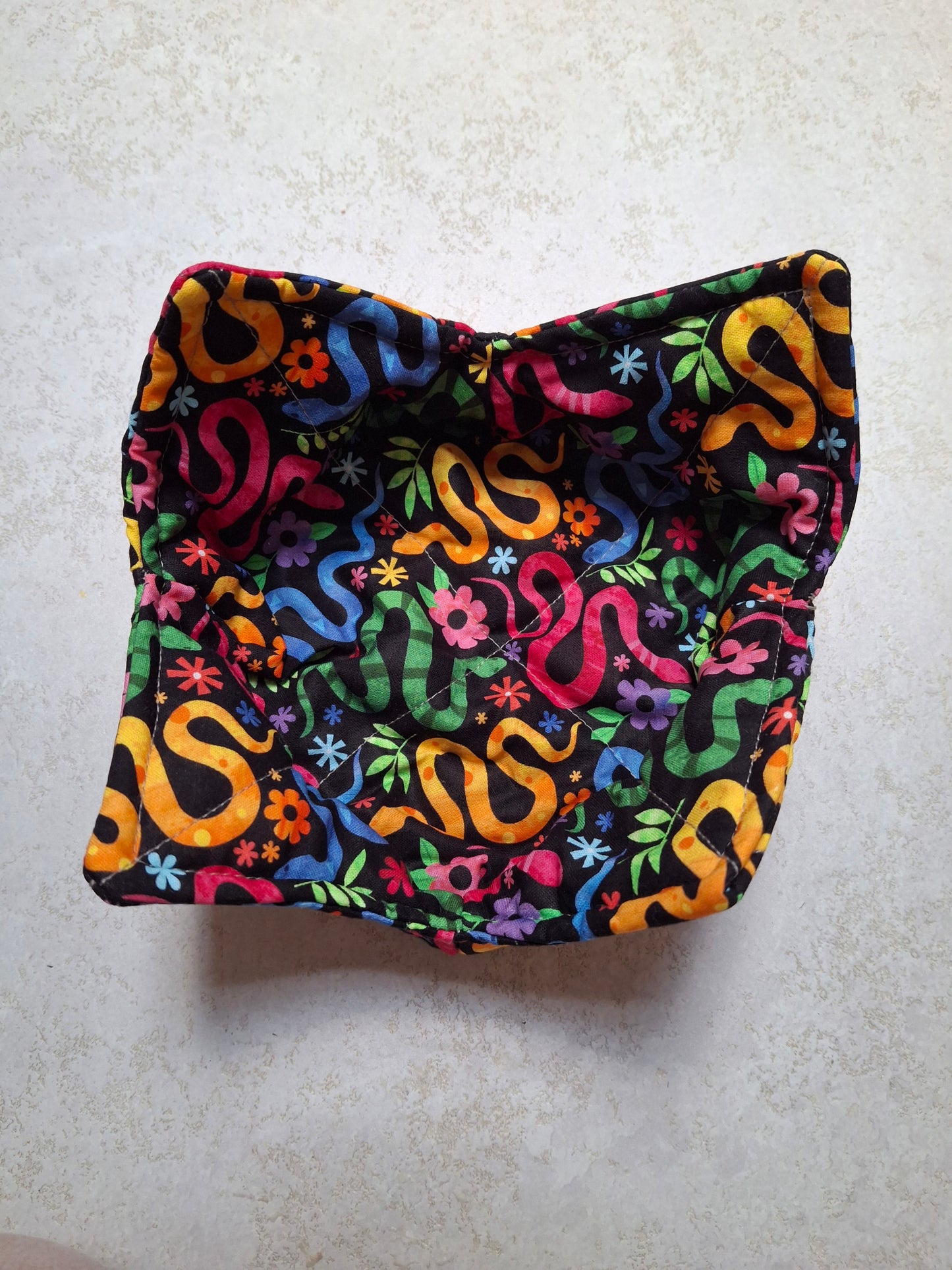 Snakes bowl cosy
