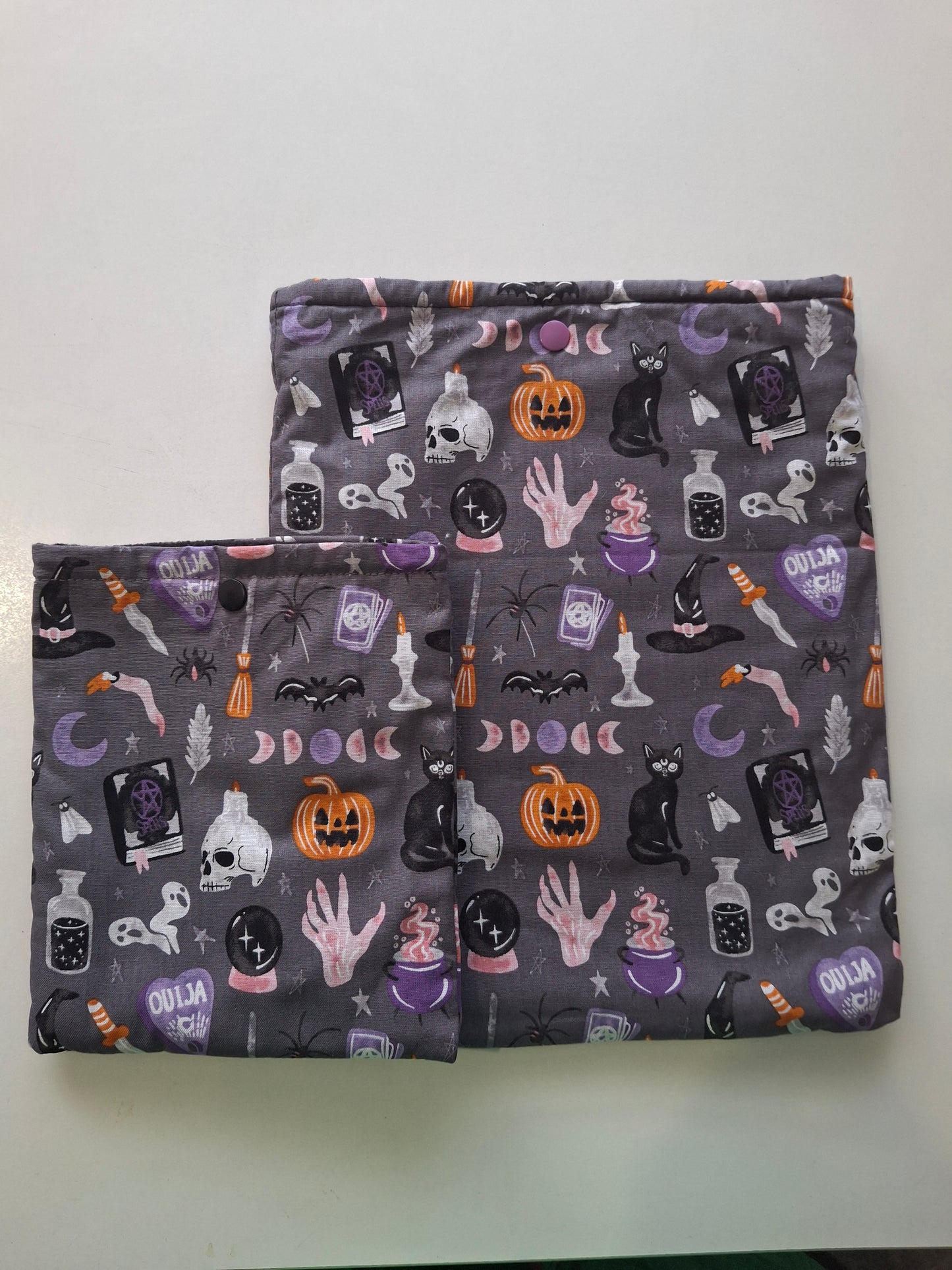 Spooky Halloween Witchy vibes E-Reader/Book Sleeve
