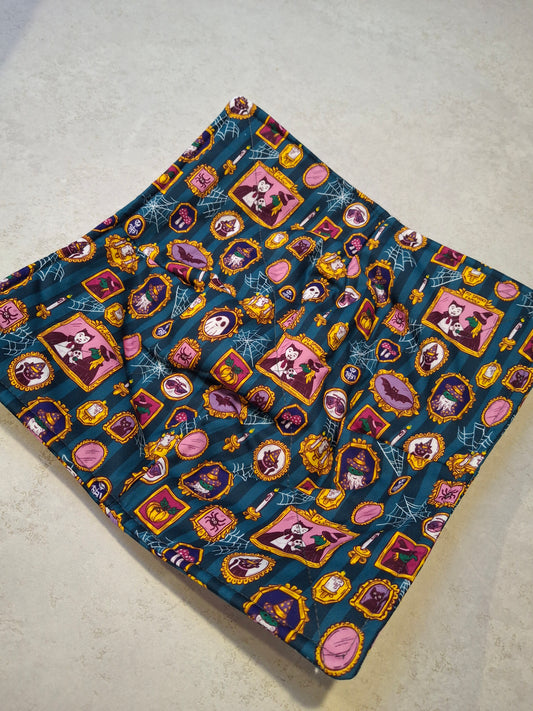 Halloween pictures plate cosy